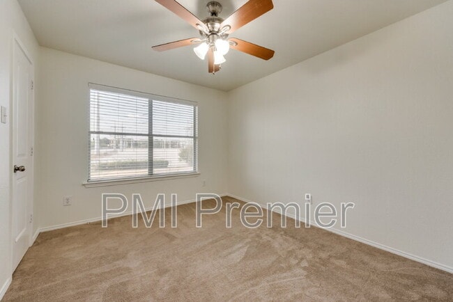 Building Photo - 1161 Condor Dr