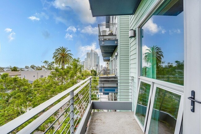 Building Photo - "Urban Retreat in San Diego- Open Floor Plan – 1 Bed, 1 Bath"