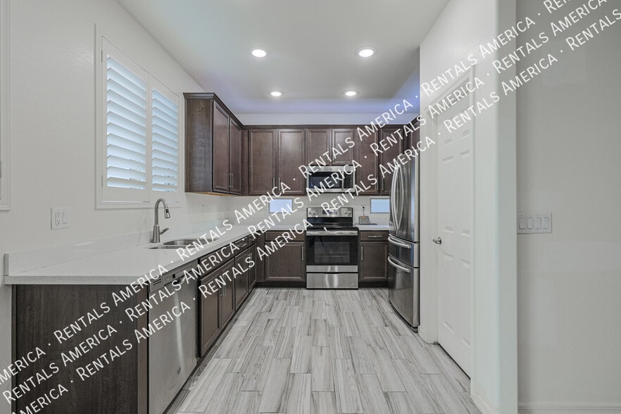 Building Photo - 12038 W Polk St