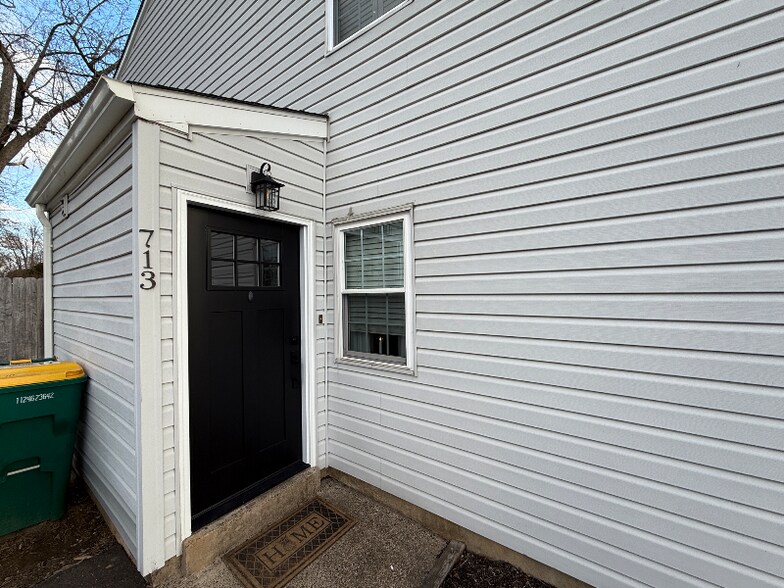 Building Photo - 713 Timber Ln