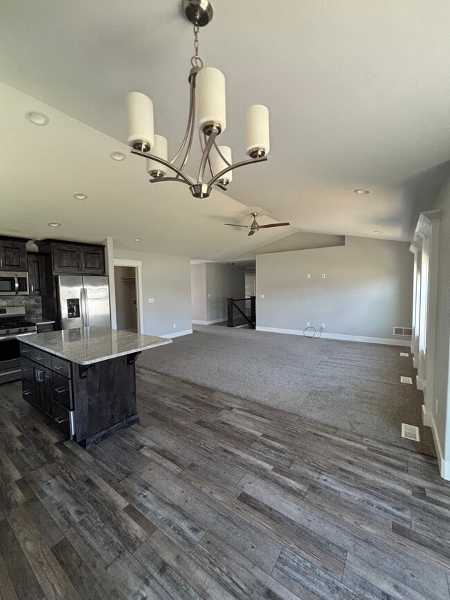 Building Photo - 448 Washington Loop