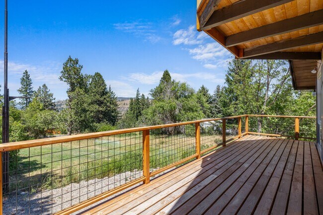 Building Photo - 250 Morrison Canyon Ln