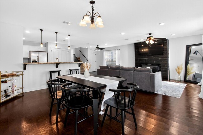 Building Photo - 507 Eisenhower Dr