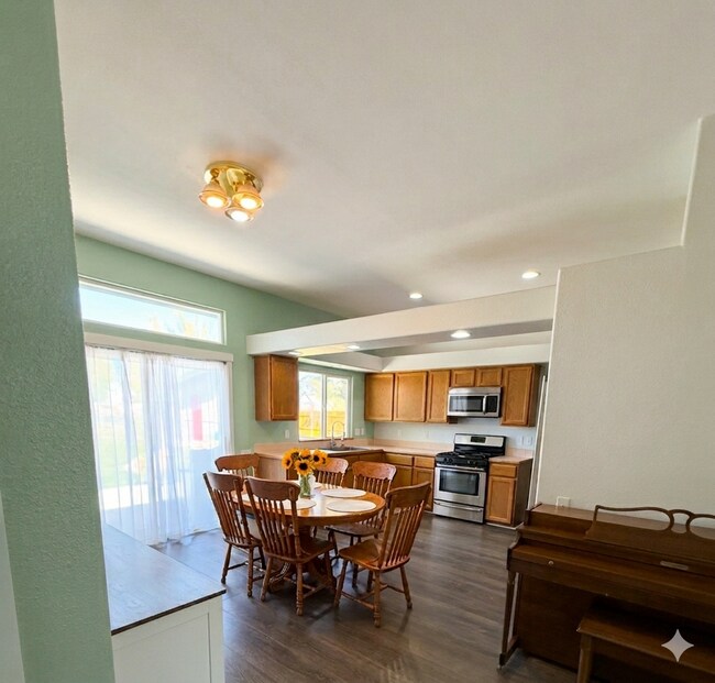 Building Photo - CHARMING & STRESS-FREE LIVING IN NORTHWEST MERIDIAN