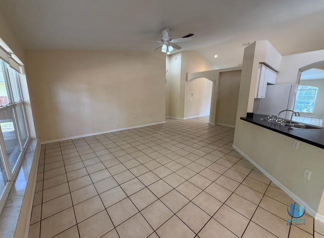 Building Photo - Beautiful 4 Bedrooms 2 Bathrooms Home for ...