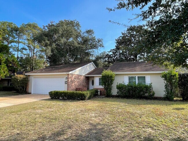Building Photo - 606 Bayou Ln