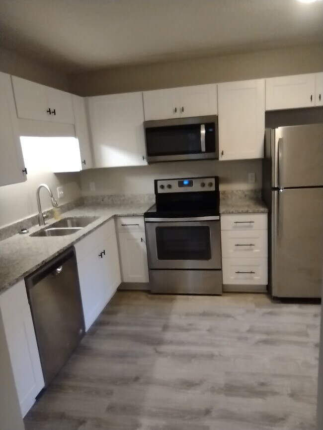 Primary Photo - 1445 Riverwood Ct