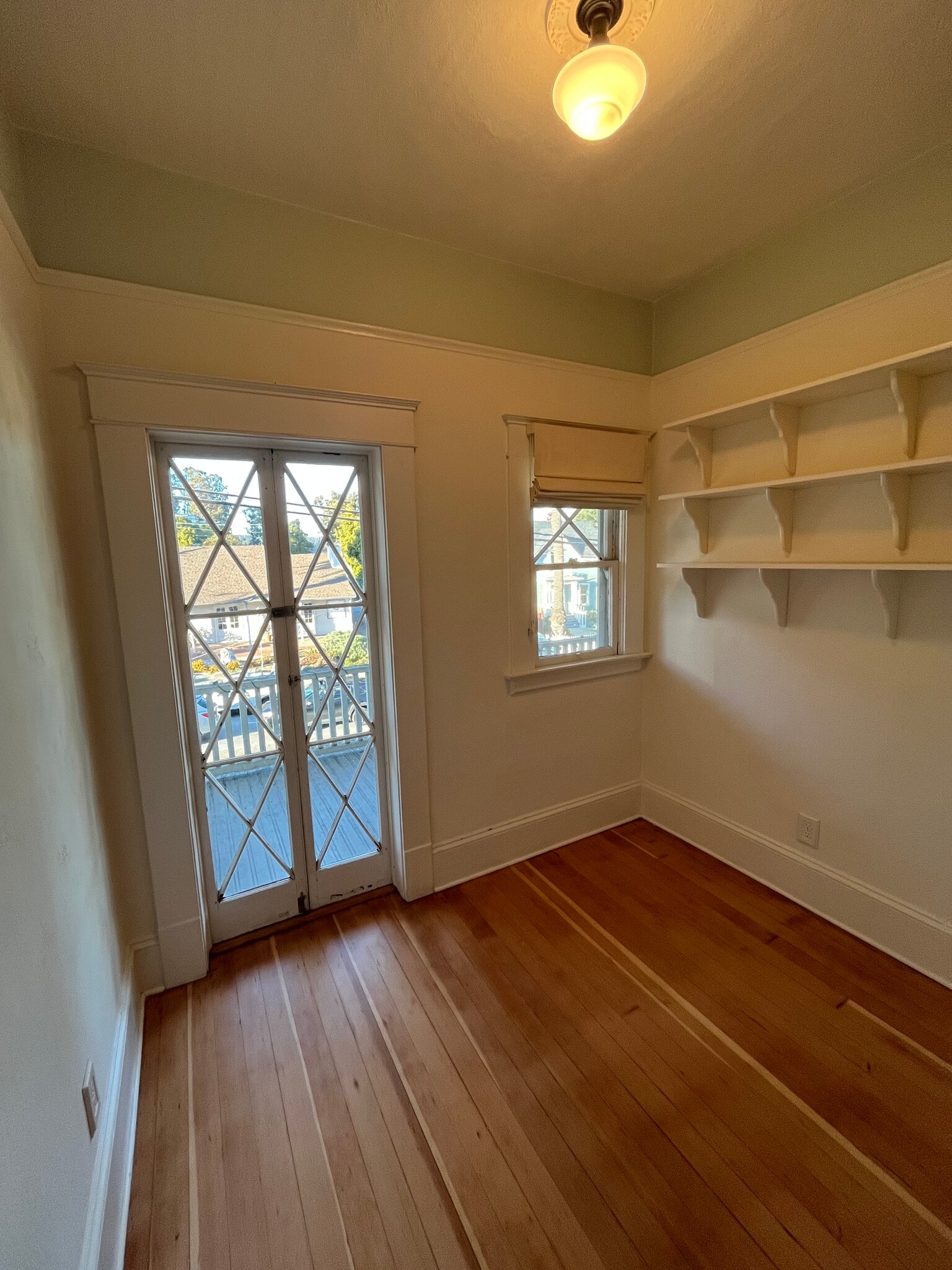 Office/extra room - 305 Mission St