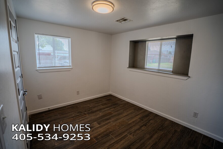 Building Photo - 1233 SW 65th St