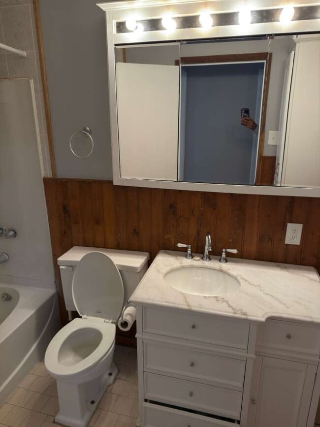 Building Photo - Freshly Updated Florissant Rental – Perfect for Families!