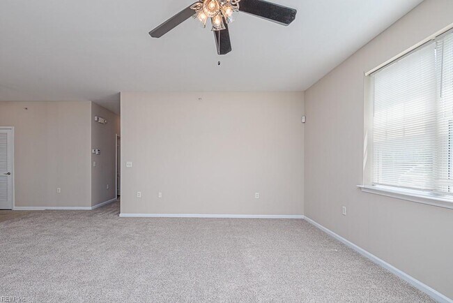 Building Photo - 5300 Warminster Dr