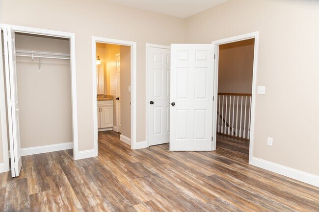 Building Photo - Condo Living 26 Hundred sq Ft!!