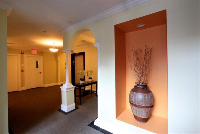 Building Photo - 157 Beacon St