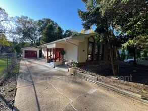 Building Photo - 2826 67th St