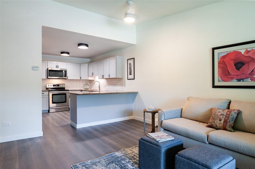 Remodeled kitchen w/eat-at bar adjacent to living room. - 600 S Clinton St