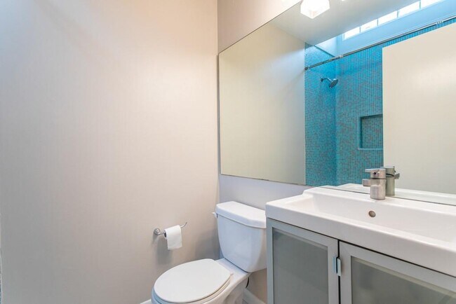 Building Photo - 1214 Cleburne Ave NE