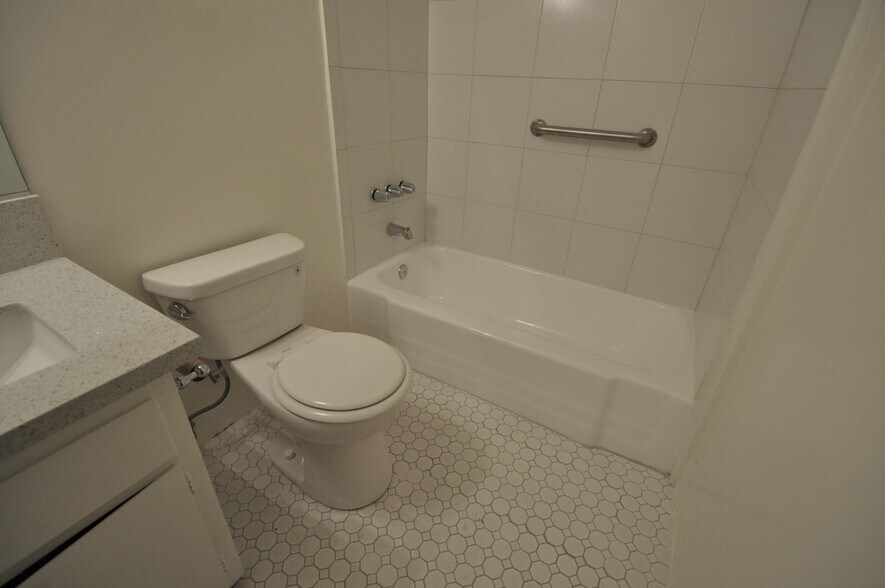 Building Photo - 4936 Whitsett Ave
