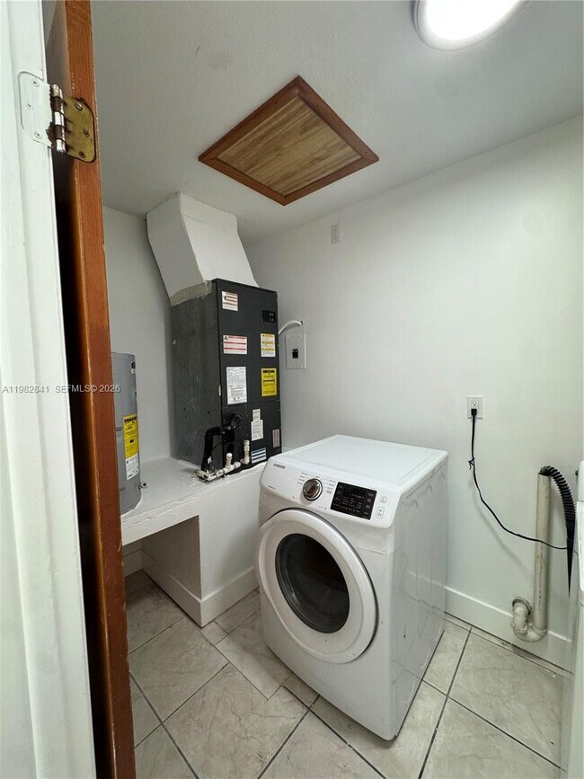 Building Photo - 1107 NW 30th Ave