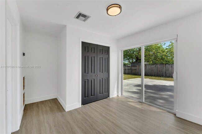 Building Photo - 2851 SW 66th Terrace