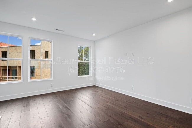 Building Photo - 201 New St