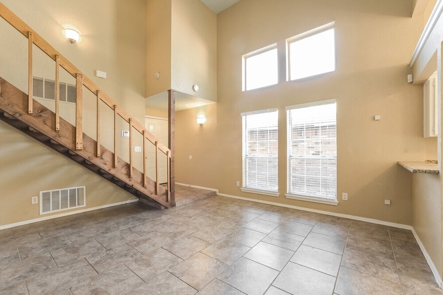 Building Photo - 616 Stoneridge Dr