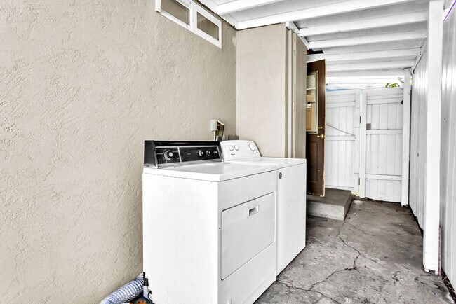 Building Photo - Clairemont Mesa Blvd 4414-4416 Duplex