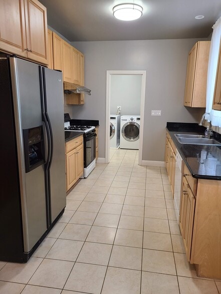 Primary Photo - 824 26th Ave