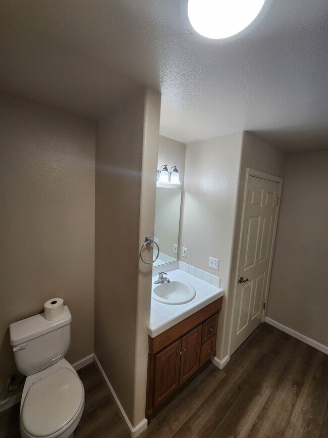 Building Photo - Downstairs 1 bedroom apartment with small patio and additional storage