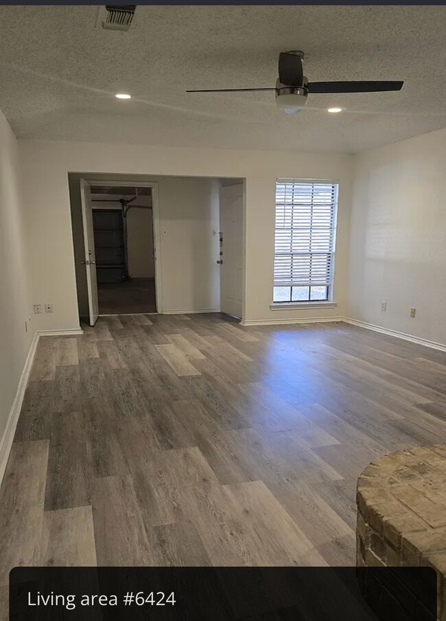 Building Photo - SweetHome 6426 Brambledr