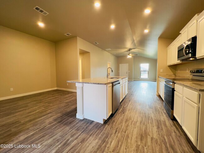 Building Photo - 3208 Abbeville Ave