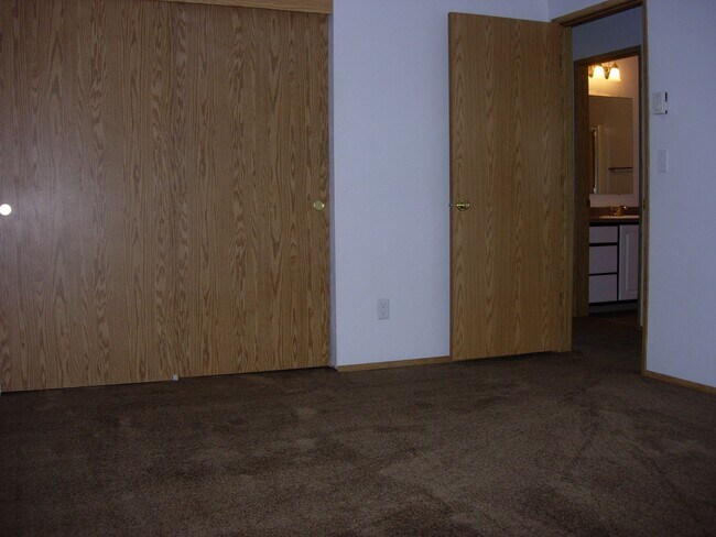 Building Photo - Two Bedroom, One Bath, 2nd Floor - End of Winter Special - Second Month Free!