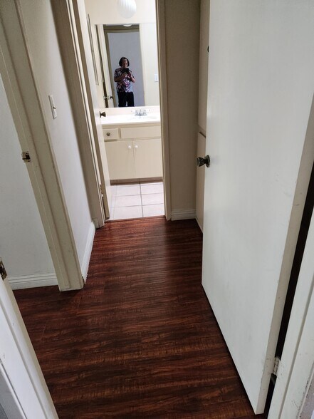 hallway - 2511 Abbot Kinney Blvd