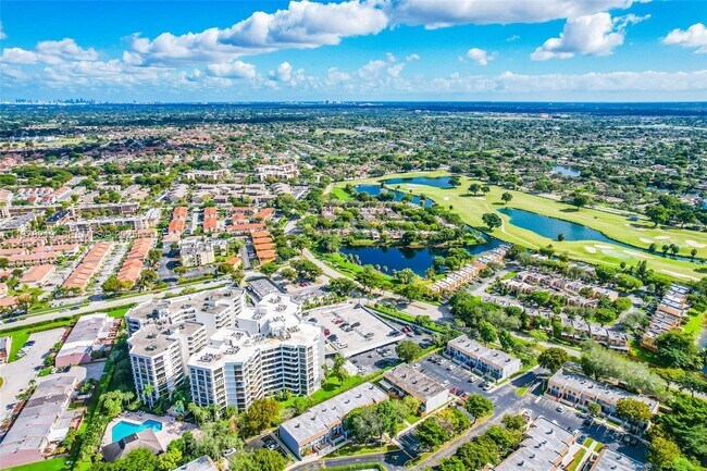 Building Photo - 13951 Kendale Lakes Cir