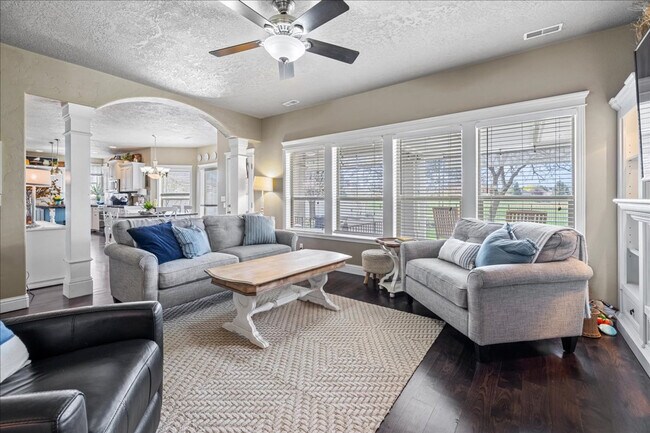 Building Photo - 2279 S Bear Claw Way