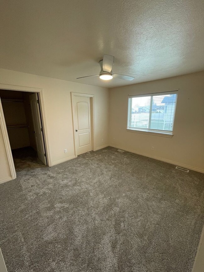 Building Photo - Amazing Home in Rexburg Idaho!