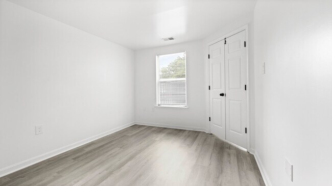 Building Photo - 4389 Pembrook Village Dr