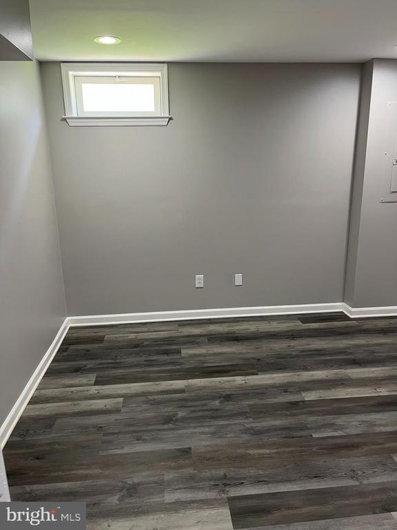 Building Photo - 10400 Twin Knoll Way