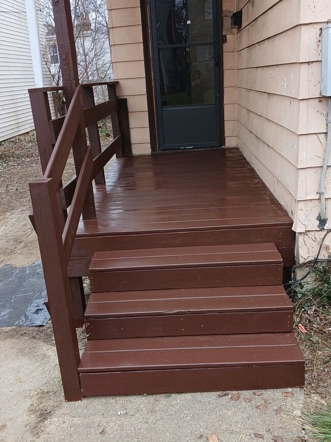 Building Photo - Wonderful family home on Dead end street.  West Price Hill.  Fully Updated 3-4 BR.