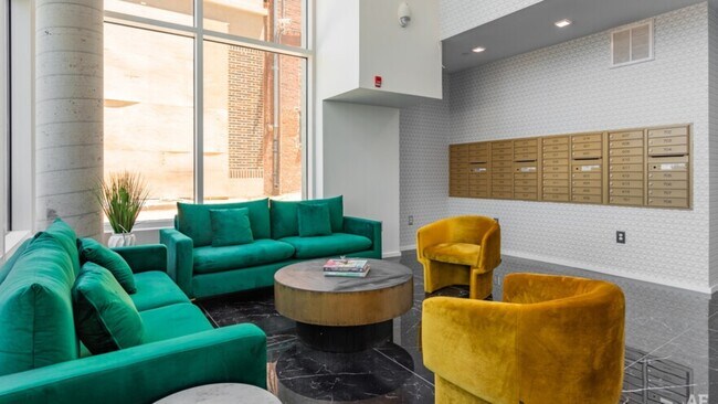 Building Photo - 9 E Mt Royal Ave