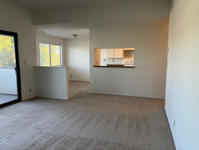 Building Photo - Spacious One bedroom