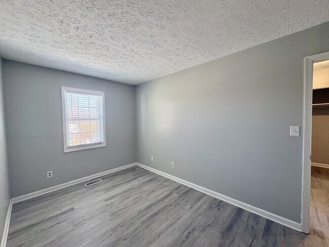 Building Photo - 1410 Ashbourne Dr