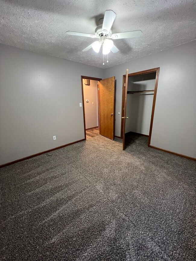 Building Photo - 4 bedroom/3 baths house
