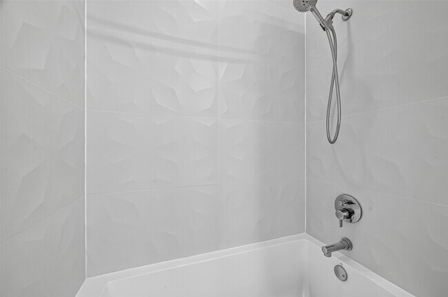 Building Photo - 2731 Stuart Manor