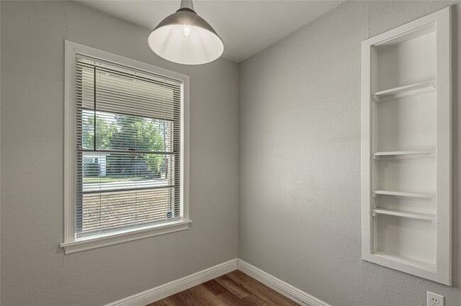 Building Photo - 1528 Ave P