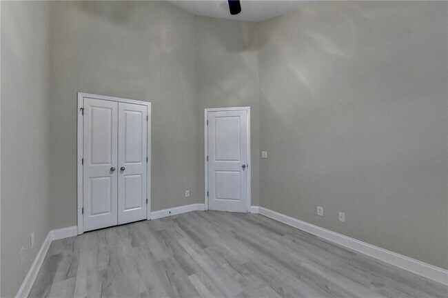 Building Photo - 2405 Tenor Ln