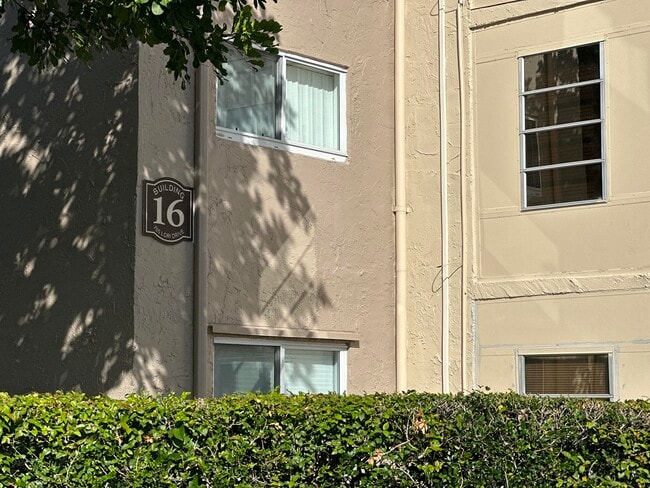 Building Photo - 705 Lori Dr