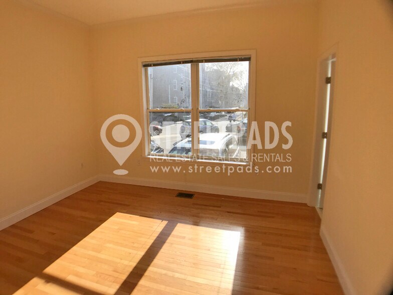 Building Photo - 15 Langdon St