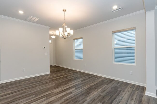 Building Photo - Move In Ready Three Bedroom Home!