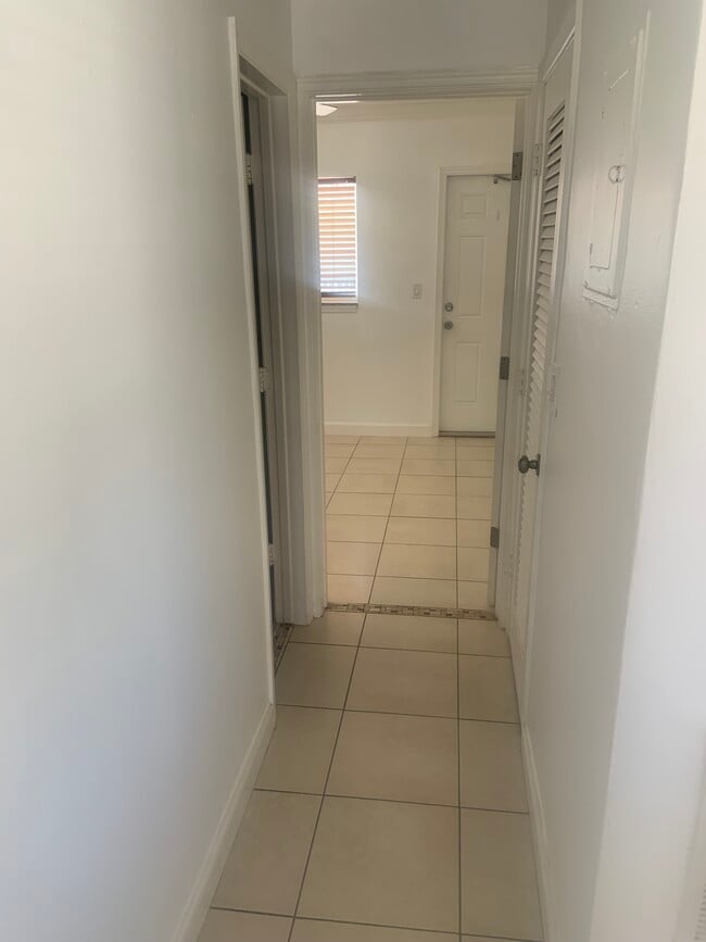 Building Photo - 1864 NE 46th St