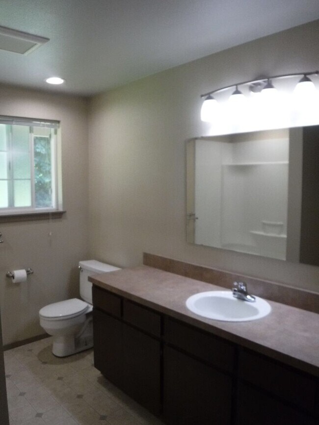 Building Photo - Just Reduced!! Two Bedroom, One Bath duplex in South Hill- One-Level Living on a Quiet Dead End S...